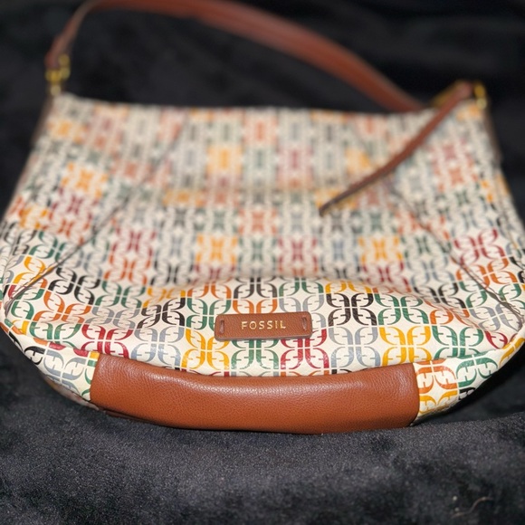 Fossil Brown Shoulder Bag with Classic Leather Accents - Picture 2 of 8